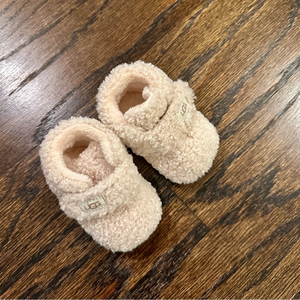 UGG Bixbee Bootie 0/1 - NWOT